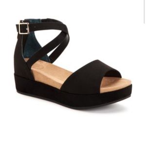 Giani Bernini's Ellenaa wedges, black